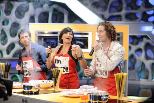 David Bisbal canta con Silvia Abril