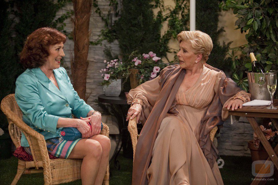 Rosa dialoga con Blanca