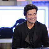 Chayanne sonríe