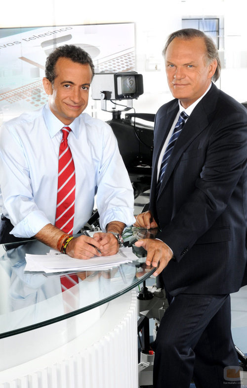 Los periodistas Pedro Piqueras y J.J. Santos 