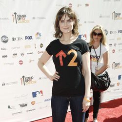 Emily Deschanel en 'Stand Up to Cancer'