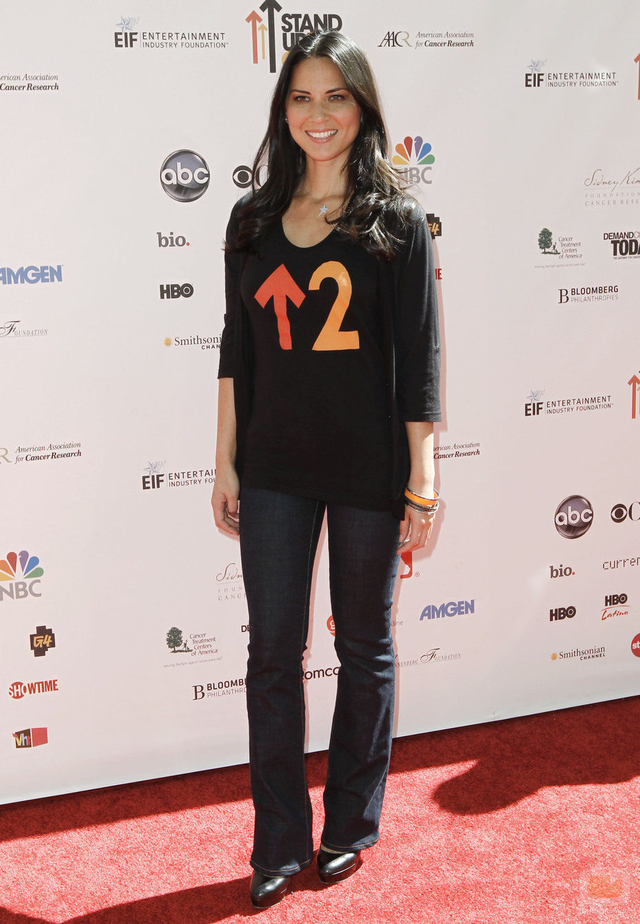 Olivia Munn en 'Stand Up to Cancer'