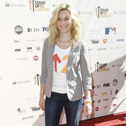 Elizabeth Banks en 'Stand Up to Cancer'