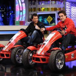 Pablo Motos y Fernando Alonso, subidos en un car