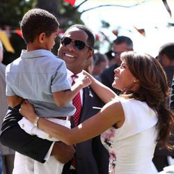 El presidente Martinez con su esposa e hijo