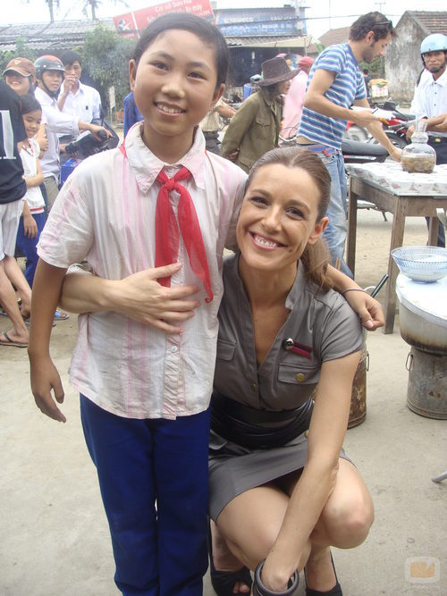 Raquel Sánchez Silva con una vietnamita