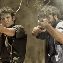 César y Román Bravo disparan en 'Tierra de lobos'