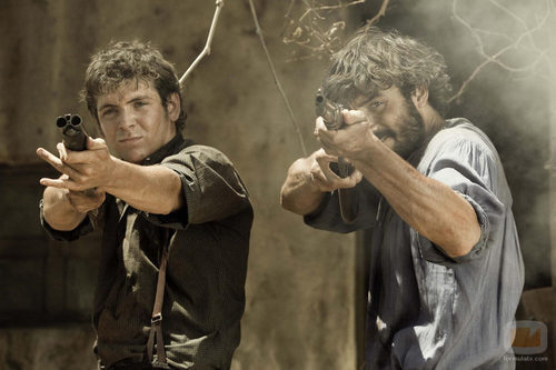 César y Román Bravo disparan en 'Tierra de lobos'
