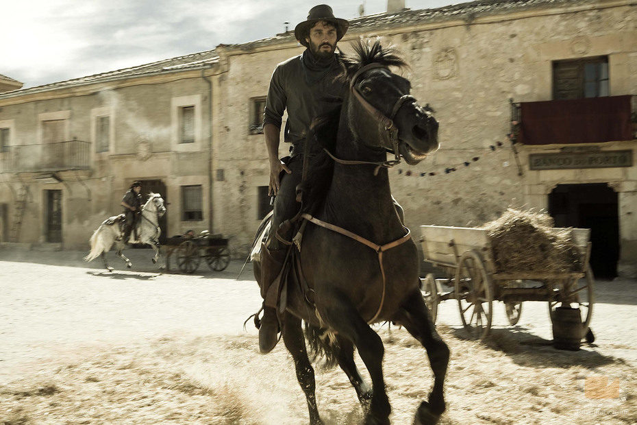 César Bravo a caballo