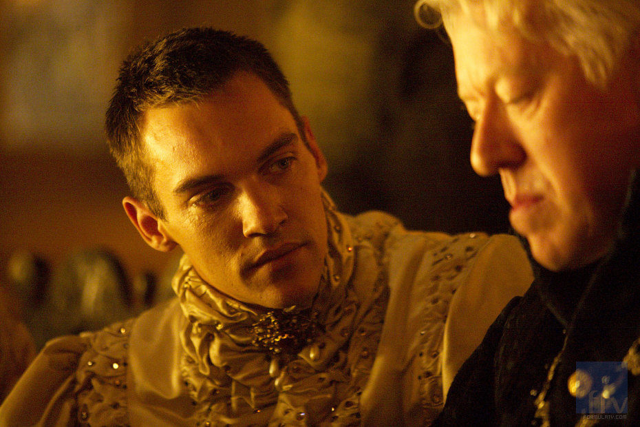 Jonathan Rhys Meyers y Nick Dunning