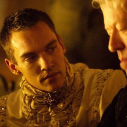 Jonathan Rhys Meyers y Nick Dunning
