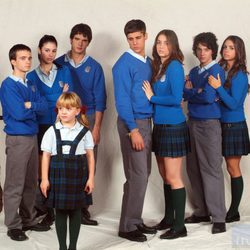 Carlota García con los alumnos mayores de 'El internado'