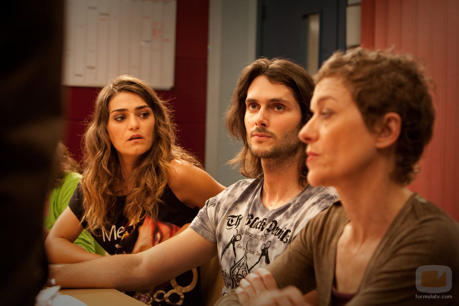 Verónica, Jorge y Clara en la sala de profesores