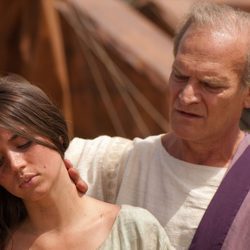 Lluis Homar y Ana de Armas