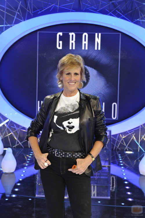 Mercedes Milá, con las manos en los bolsillos