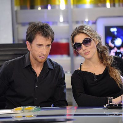 Elsa Pataky posa con gafas en 'El hormiguero'