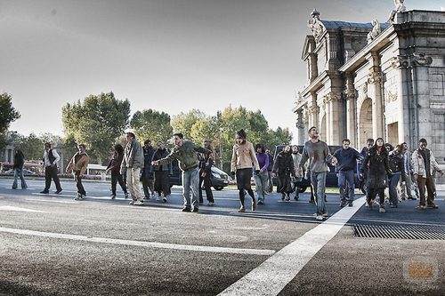Los zombies llegan a la Puerta de Alcalá