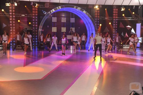 Soraya mira a los concursantes de 'Fama'