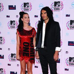 Katy Perry en los MTV Europe Music Awards junto a Russell Brand