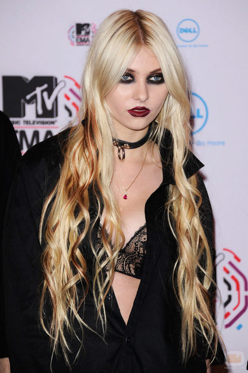 Taylor Momsen en la alfombra roja de los MTV EMA