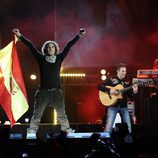 David Bisbal con la bandera de España
