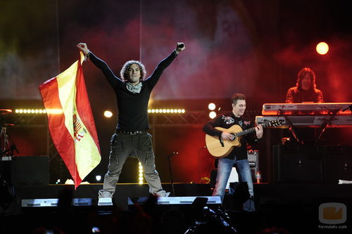 David Bisbal con la bandera de España