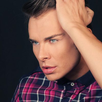 Enric Escudé es portada de Overlay Magazine