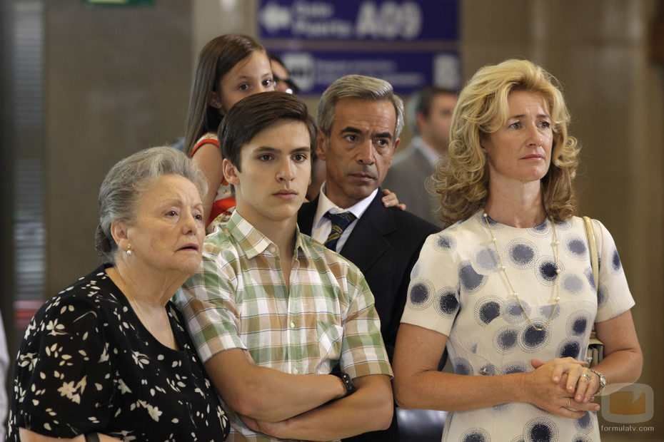 Los Alcántara esperan a Inés en el aeropuerto