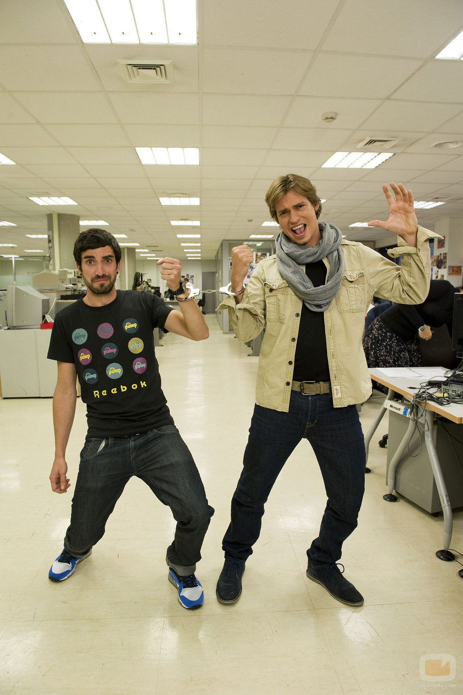 Carlos Baute en la redacción de 'Becarios'