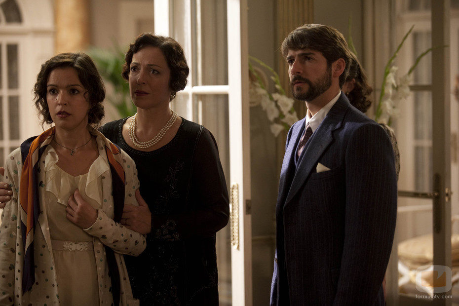 Alejandra (Verónica Sánchez), Leocadia (Cristina de Inza) y Fernando (Félix Gómez)