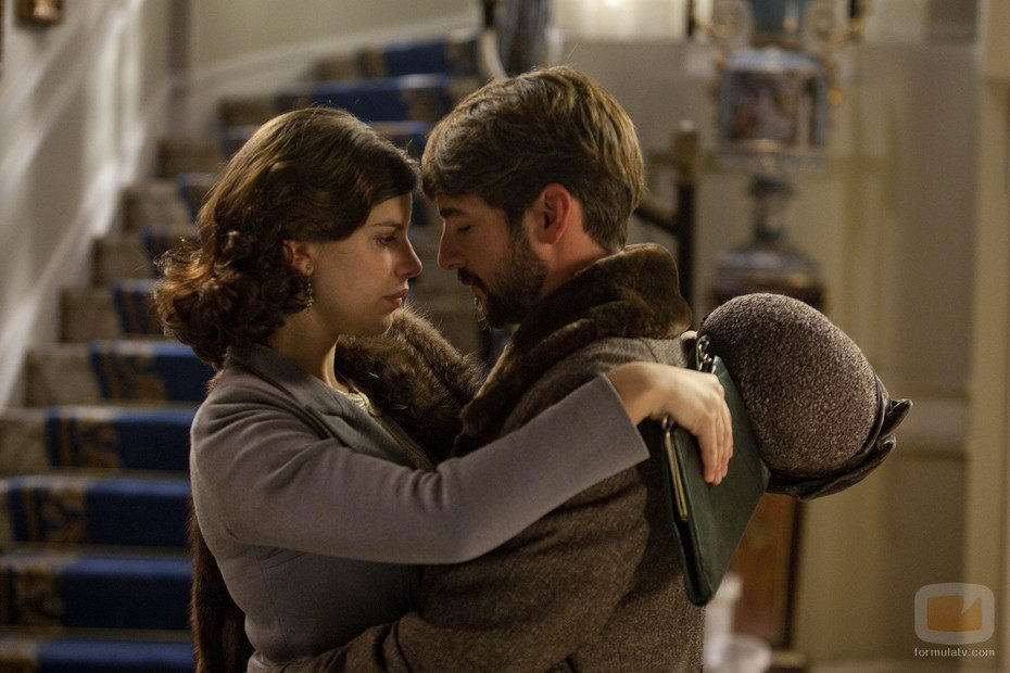 Mercedes (Mariona Ribas) y Fernando (Félix Gómez)