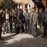 República Jesus habla con los trabajadores del campo