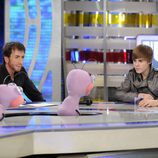 Justin Bieber habla con las hormigas
