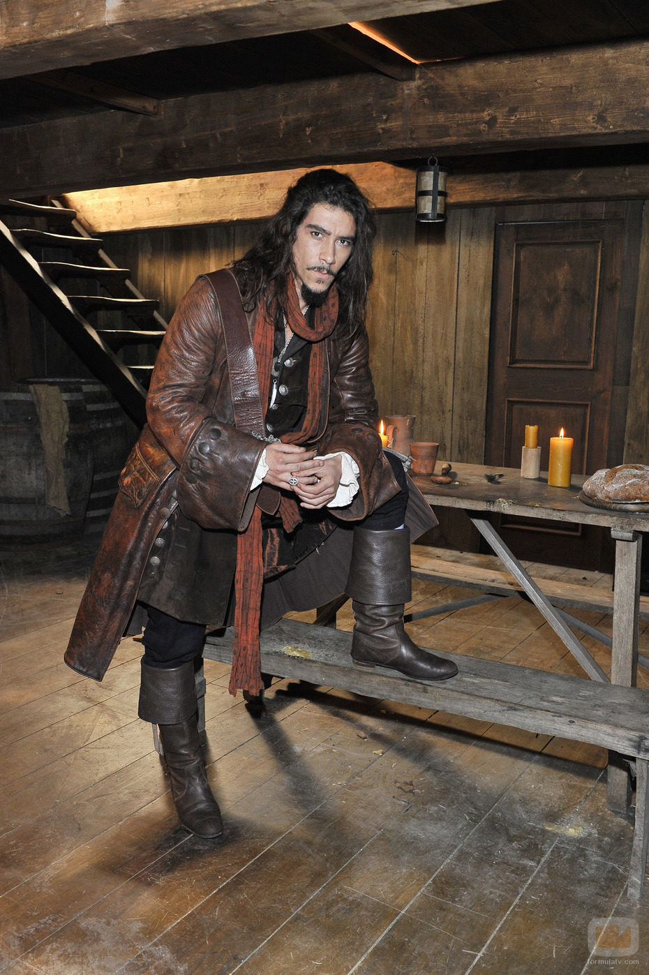 Óscar Jaenada es miembro de la nobleza en 'Piratas'