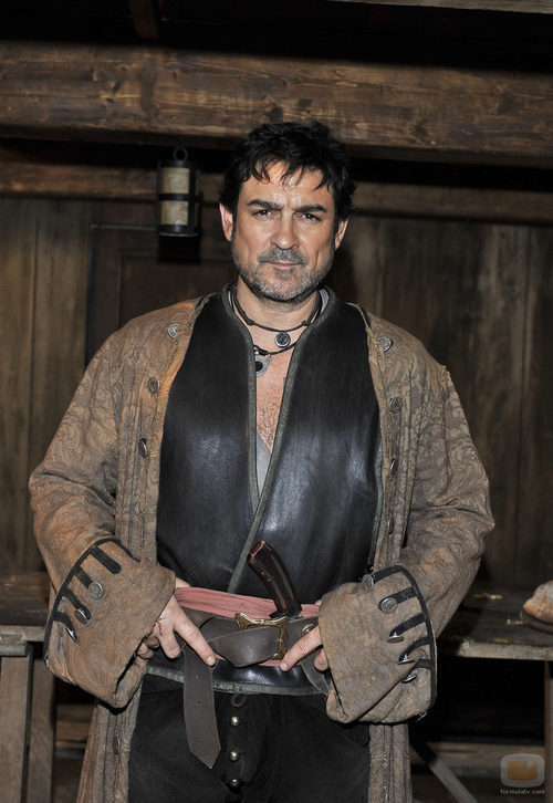 Miguel Ortiz es Esteban Yáñez de Oliveira en 'Piratas'
