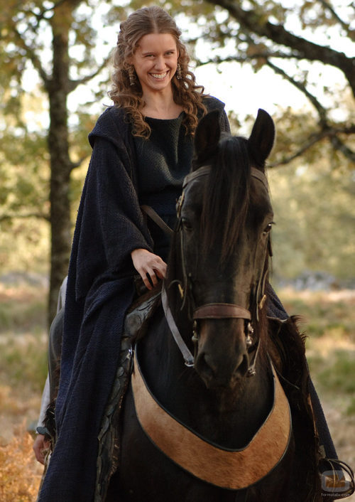 Helena (Manuela Vellés), a caballo