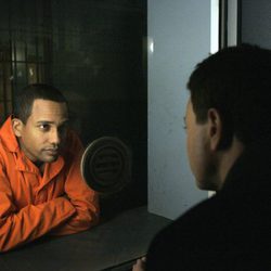 Gary Sinise interroga a un preso en 'CSI: Nueva York'