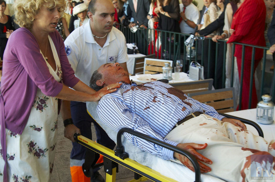 Un hombre sangra en 'El comisario'