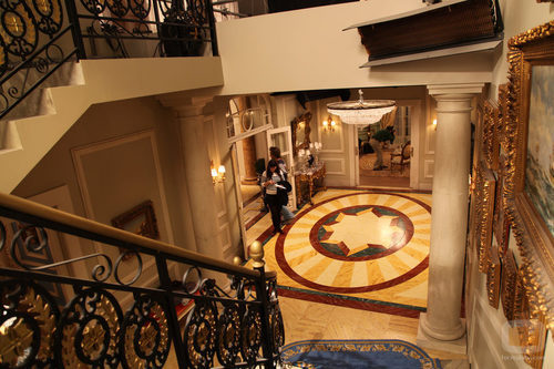 Hall principal desde la escalinata en 'La República'