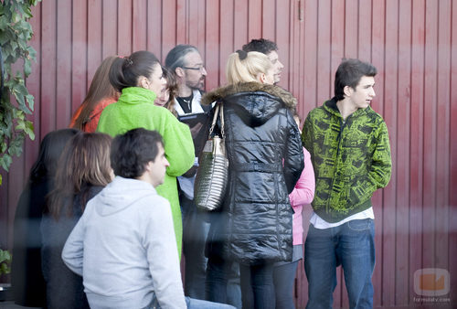 Belén Esteban con algunos de los actores de 'Aída'