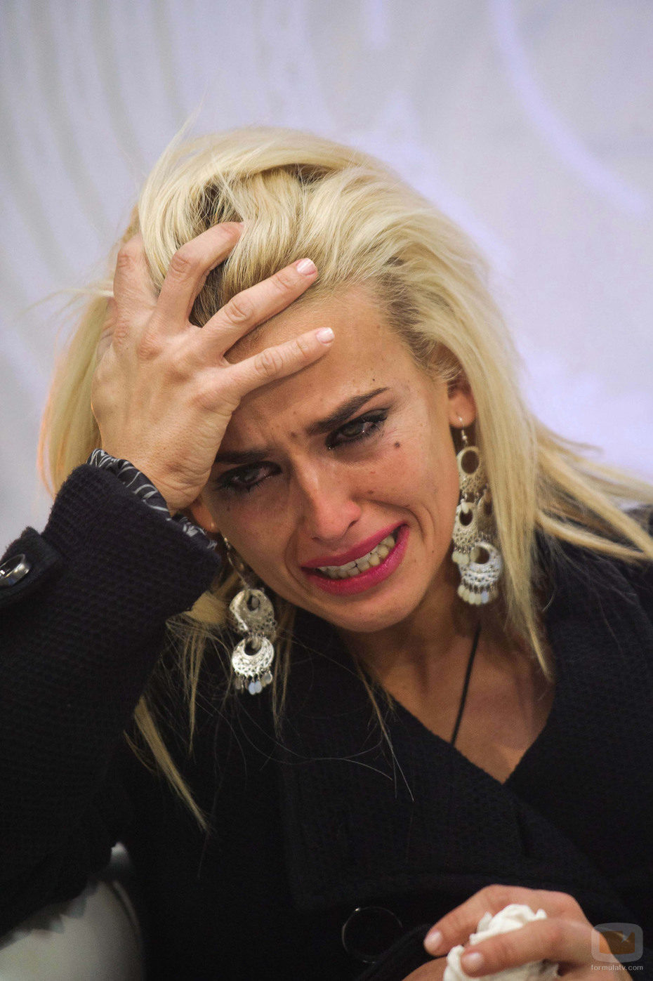 Chari llora en el confesionario