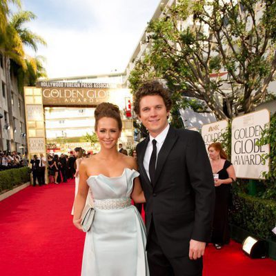 Jennifer Love Hewitt en los Globos de Oro 2011