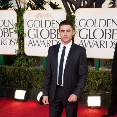Zac Efron en los Globos de Oro 2011