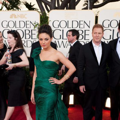 Mila Kunis en los Globos de Oro 2011