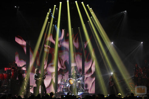 Silvia Román toca la guitarra