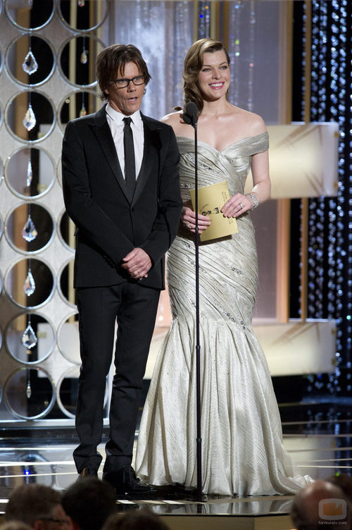 Kevin Bacon y Milla Jovovich entregan premio al mejor actor de drama
