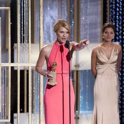 Claire Danes celebra su Globo de Oro como mejor actriz de mini serie