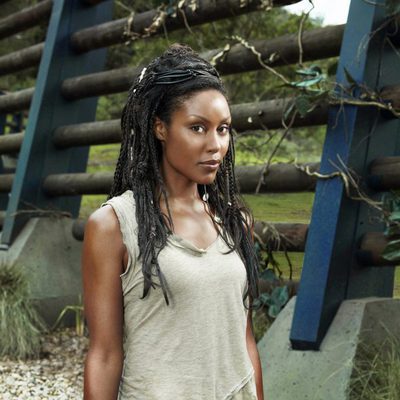 Christine Adams es Mira en 'Terra Nova'
