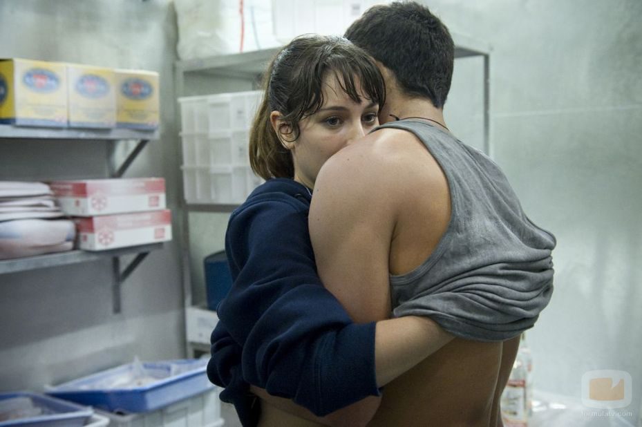 Ainhoa abraza a Ulises