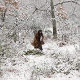 Megan Montaner en el frío en 'El secreto de Puente Viejo'